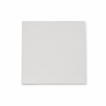 Base cuadrada MDF blanca de 30 cm, fotografía profesional sobre fondo blanco