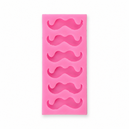Molde rosa de silicona con seis cavidades de bigotes, fotografía profesional sobre fondo blanco