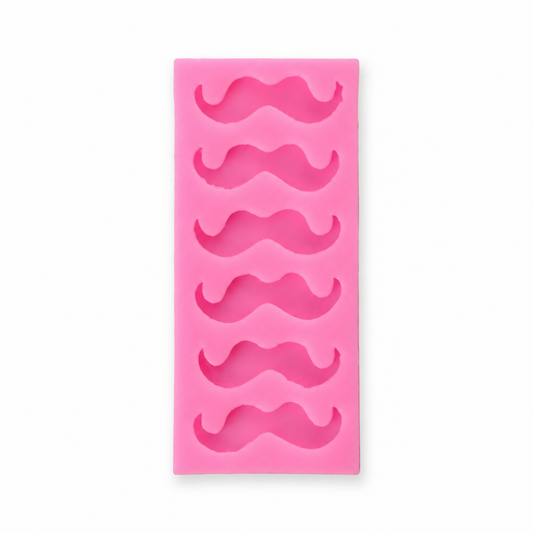 Molde rosa de silicona con seis cavidades de bigotes, fotografía profesional sobre fondo blanco
